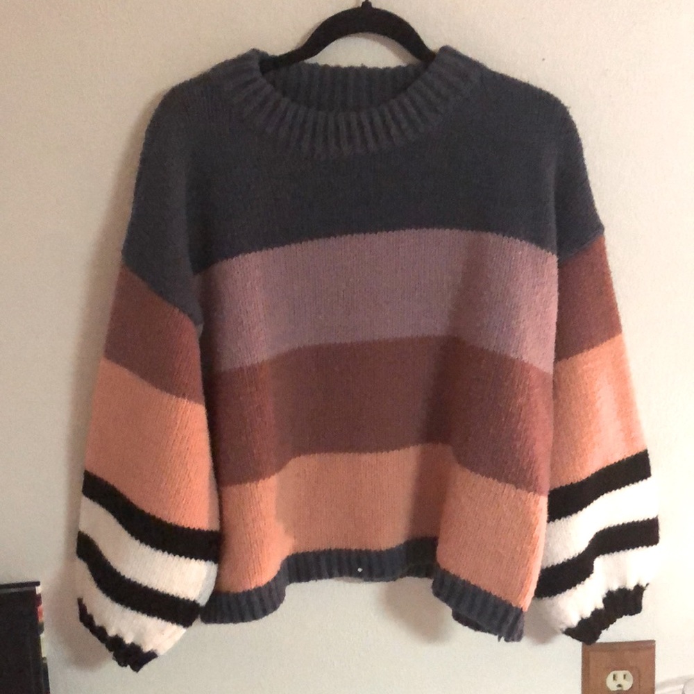 Buckle sweater. Good condition. Oversized.